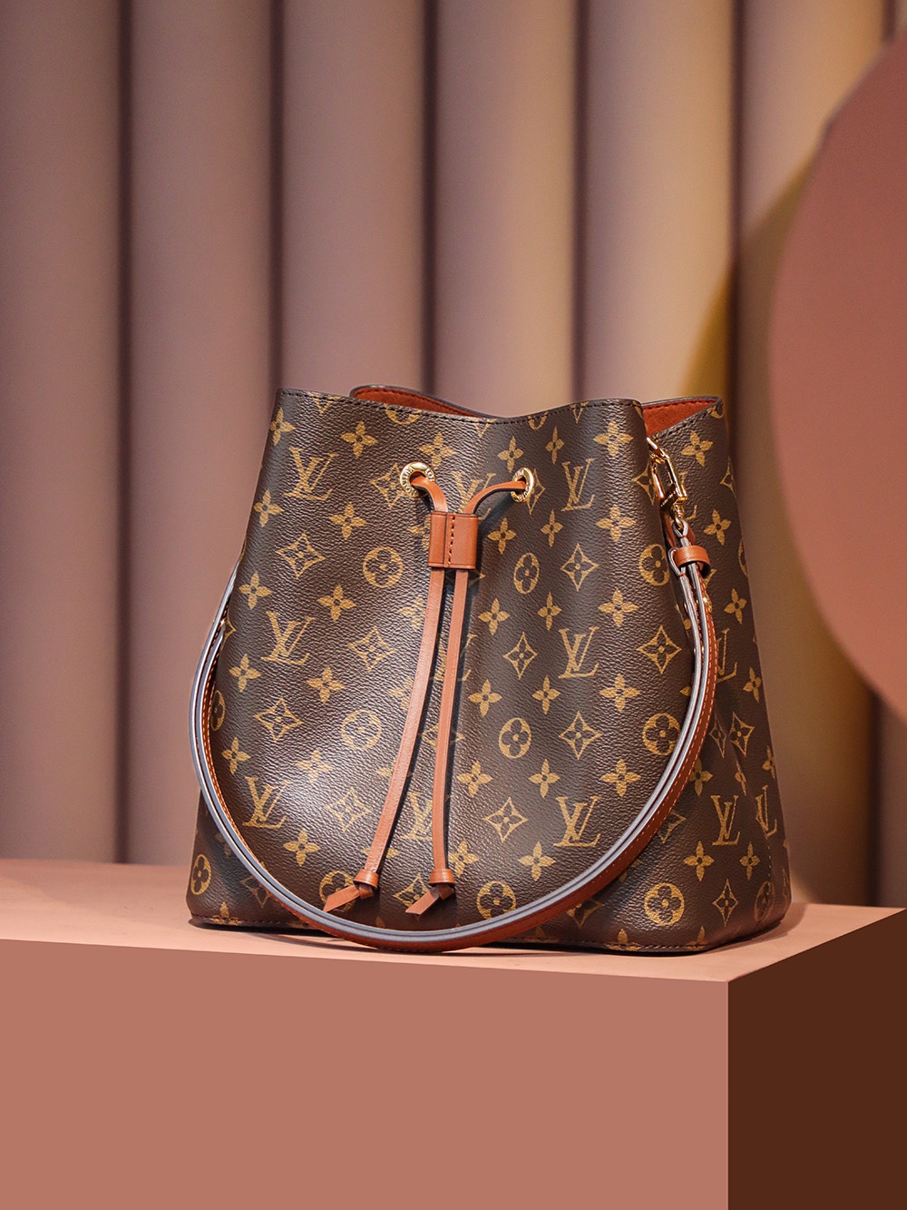 M46999 Vibe Handbag