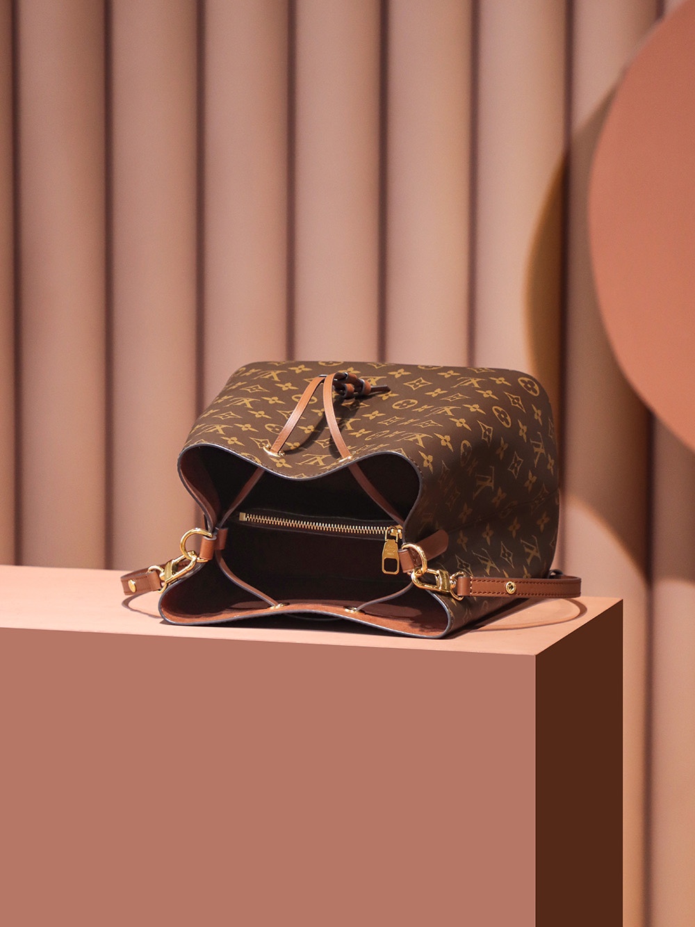 M46999 Vibe Handbag