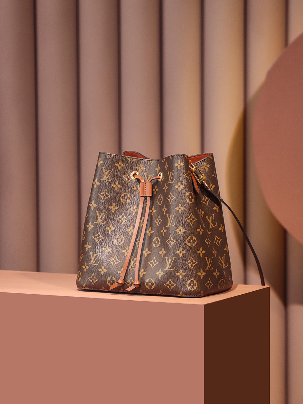 M46999 Vibe Handbag