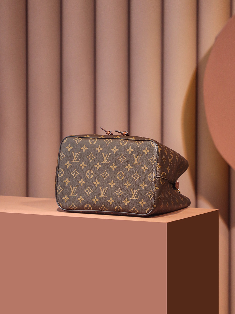 M46999 Vibe Handbag